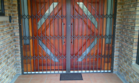 Expanding-Gates-Large-Door